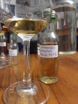 Photo of the rum Paranubes Oaxaca Añejo Rum Limited Edition taken from user crazyforgoodbooze