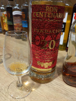 Photo of the rum Centenario Fundación 20 Años Reserva Especial taken from user crazyforgoodbooze