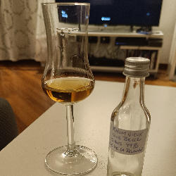 Photo of the rum Rhum Vieux 10 ans d‘âge taken from user Righrum