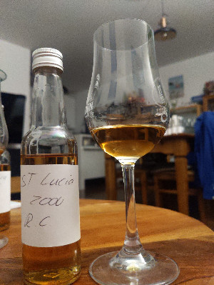 Photo of the rum The Royal Cane Cask Company St. Lucia 2000 John Dore taken from user crazyforgoodbooze