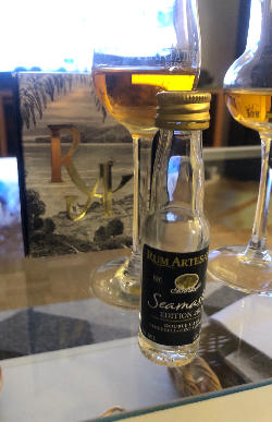 Photo of the rum Rum Artesanal Burke‘s Seamaster Blended Rum taken from user Tschusikowsky