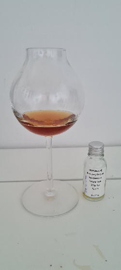 Photo of the rum Guadeloupe Single Cask 2018 taken from user Alex Kunath