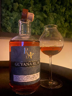 Photo of the rum Rum Artesanal Guyana Rum PM taken from user Mirco