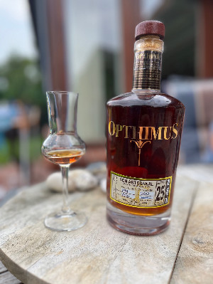 Photo of the rum Opthimus 25 Años taken from user primus