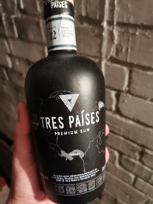 Photo of the rum Tres Paìses Premium Rum taken from user Rumpalumpa