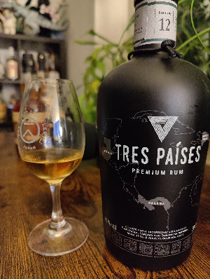 Photo of the rum Tres Paìses Premium Rum taken from user Gin & Bricks