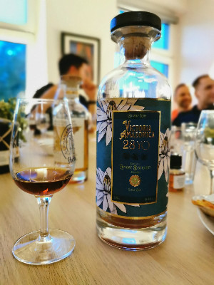 Photo of the rum Floral Rum Series Victoria Amazonica (Catawiki) REV taken from user Kevin Sorensen 🇩🇰