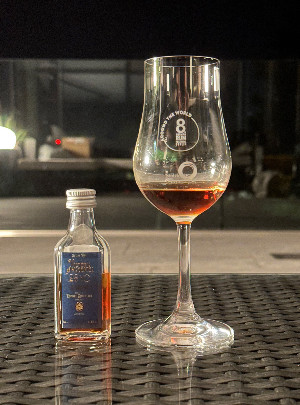Photo of the rum Floral Rum Series Victoria Amazonica (Catawiki) REV taken from user Jakob