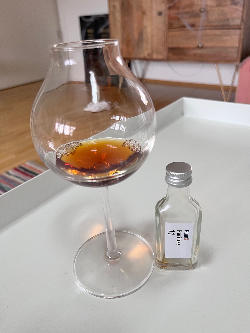 Photo of the rum Floral Rum Series Victoria Amazonica (Catawiki) REV taken from user Serge