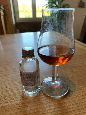 Photo of the rum Swell & Co. Co-bottling series #3 Bar 1802 taken from user alex