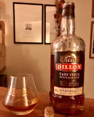 Photo of the rum Réserve du Comte Arthur Dillon VSOP taken from user Stefan Persson