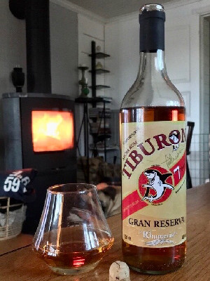 Photo of the rum Tiburon Gran Reserva taken from user Stefan Persson