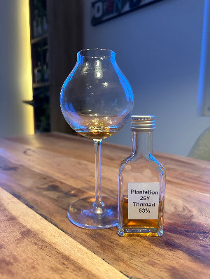 Photo of the rum Plantation Old Reserve 25 Year Old taken from user Oliver