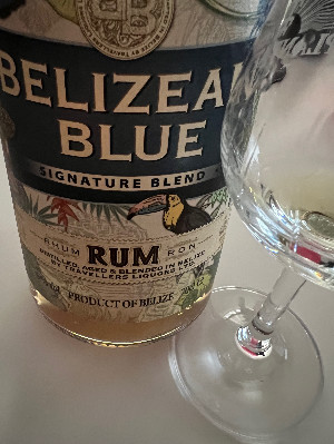Photo of the rum Belizean Blue Signature Blend taken from user Andi
