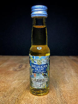 Photo of the rum Belizean Blue Signature Blend taken from user Lutz Lungershausen 