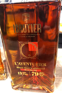 Photo of the rum L’Aventurier Rhum Vieux Traditionnel - Brut de fût (LMDW) taken from user cigares 