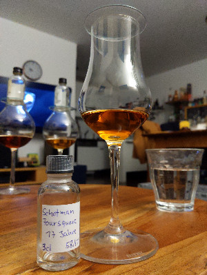 Photo of the rum Barbados Rum 17 taken from user crazyforgoodbooze