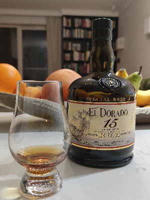 Photo of the rum El Dorado 15 taken from user Piotr Ignasiak