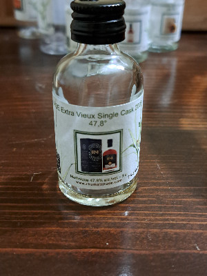 Photo of the rum HSE Single Cask (MEB 2021) taken from user Émile Shevek