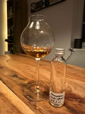 Photo of the rum Single Cask Salon du Rhum LROK taken from user Oliver