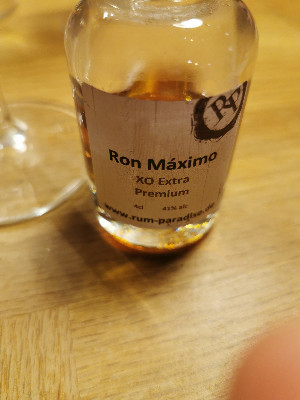 Photo of the rum Maximo XO taken from user Beach-and-Rum 🏖️🌴