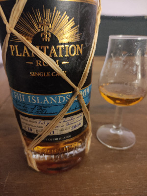 Photo of the rum Plantation Fiji Islands - Single Cask Kilchoman Finish taken from user Jonas