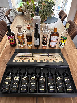 Photo of the rum 8 MARKS COLLECTION HGML taken from user TheJackDrop