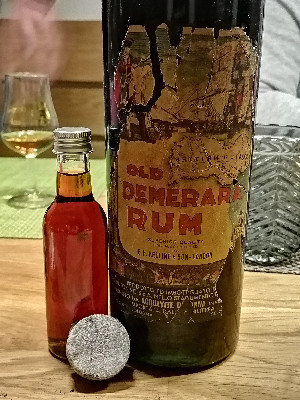 Photo of the rum Old Demerara Rum taken from user Gunnar Böhme "Bauerngaumen" 🤓