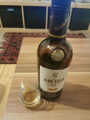 Photo of the rum Abuelo 12 Años taken from user Rumpalumpa