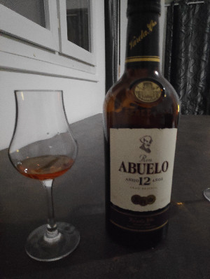 Photo of the rum Abuelo 12 Años taken from user Noname971