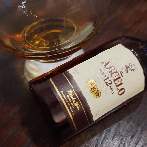 Photo of the rum Abuelo 12 Años taken from user Werner10