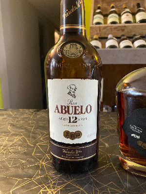 Photo of the rum Abuelo 12 Años taken from user TheRhumhoe
