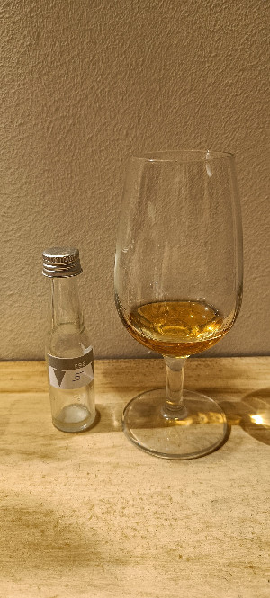 Photo of the rum Camikara Cask Aged Rum taken from user Righrum