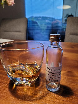 Photo of the rum Easy Peasy No. 4 Grand Arôme taken from user LukaŽiga