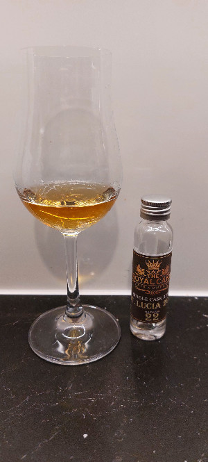 Photo of the rum The Royal Cane Cask Company St. Lucia 2000 John Dore taken from user Master P
