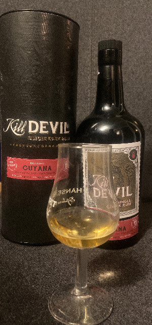 Photo of the rum Kill Devil taken from user Chuck Nörris