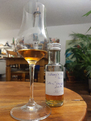 Photo of the rum Bellamy‘s Reserve Belize MBT taken from user crazyforgoodbooze
