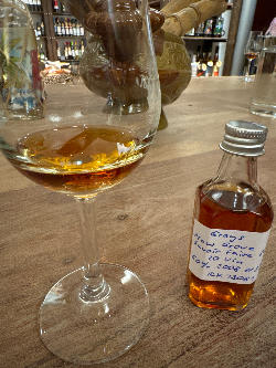 Photo of the rum New Grove Savoir Faire Single Cask (20 Vin) taken from user Andi