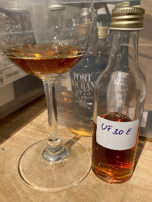 Photo of the rum UF30E taken from user Johannes