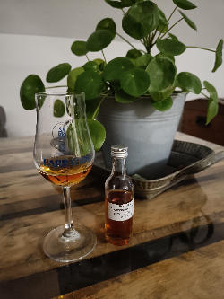 Photo of the rum Exceptional Cask Selection XXII Touchstone taken from user Tim 