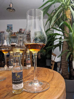 Photo of the rum Rum Artesanal Panama Rum PMD taken from user crazyforgoodbooze