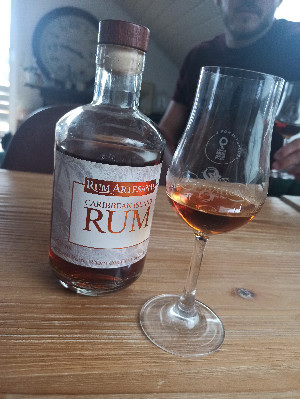 Photo of the rum Rum Artesanal Caribbean Island Blend taken from user Vinkes89