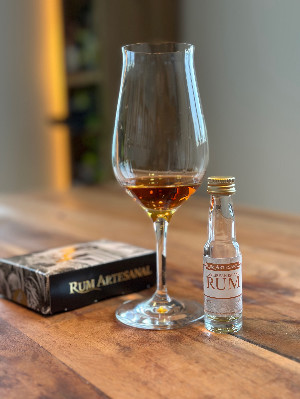 Photo of the rum Rum Artesanal Caribbean Island Blend taken from user Oliver