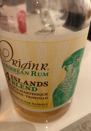 Photo of the rum 4 Islands Blend taken from user cigares 