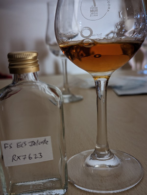Photo of the rum Exceptional Cask Selection XIV Détente taken from user Christian Rudt