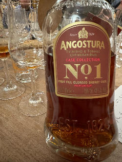 Photo of the rum Angostura No. 1 Oloroso Sherry Cask taken from user Andi