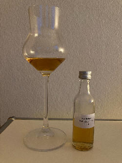 Photo of the rum Pot Distilled Jamaican Rum JMWP taken from user Johnny Rumcask