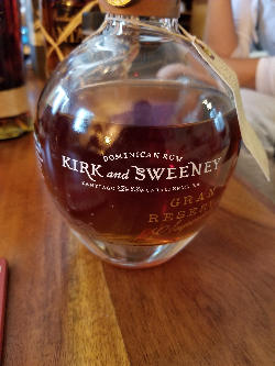 Photo of the rum  taken from user Simon DE LACHEVROTIERE