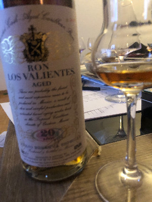 Photo of the rum Los Valientes Reserva Especial taken from user Tschusikowsky