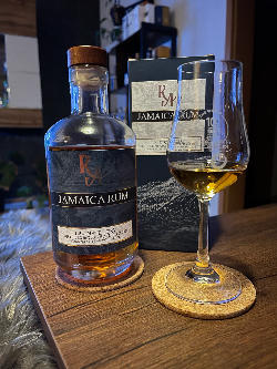 Photo of the rum Rum Artesanal Jamaica Rum VRW taken from user Lukas Jäger